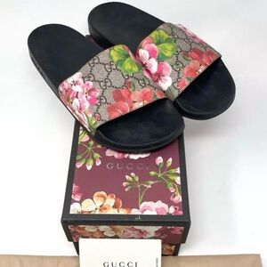 GG BLOOMS SUPREME FLORAL SLIDE SANDAL